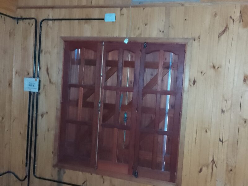 VENDO Terreno con Casa tipo Cabaña