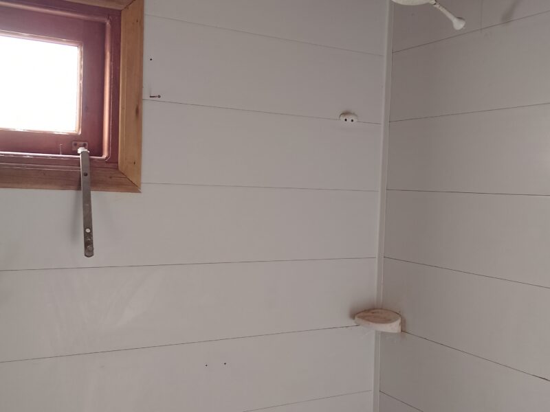 VENDO Terreno con Casa tipo Cabaña