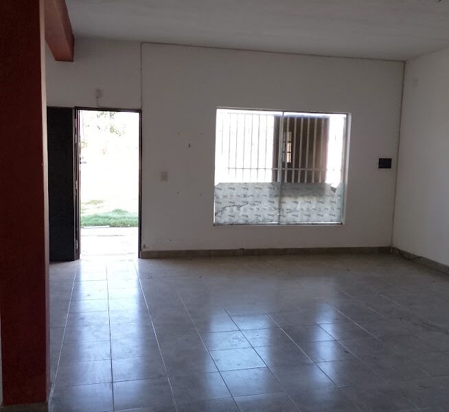 Vendo Terreno con Local Comercial