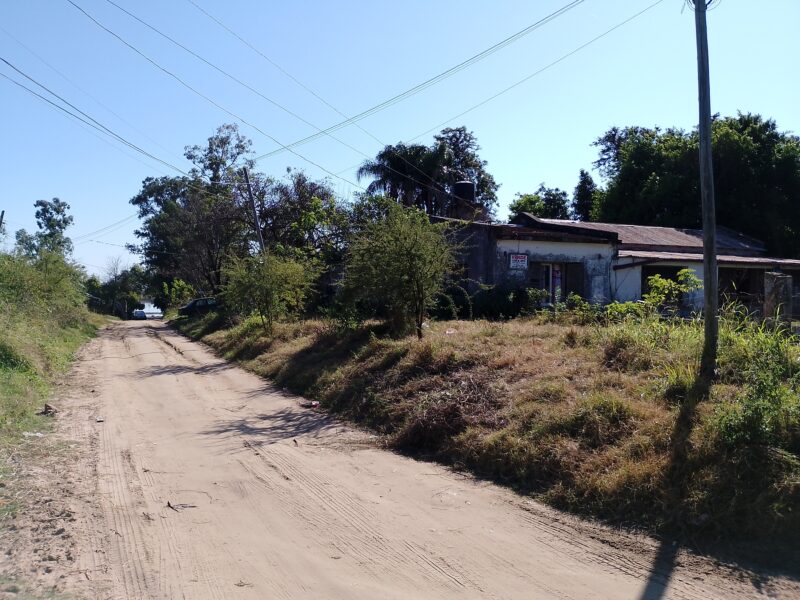 Vendo Casa con Terreno sobre Ruta Nac. N°12
