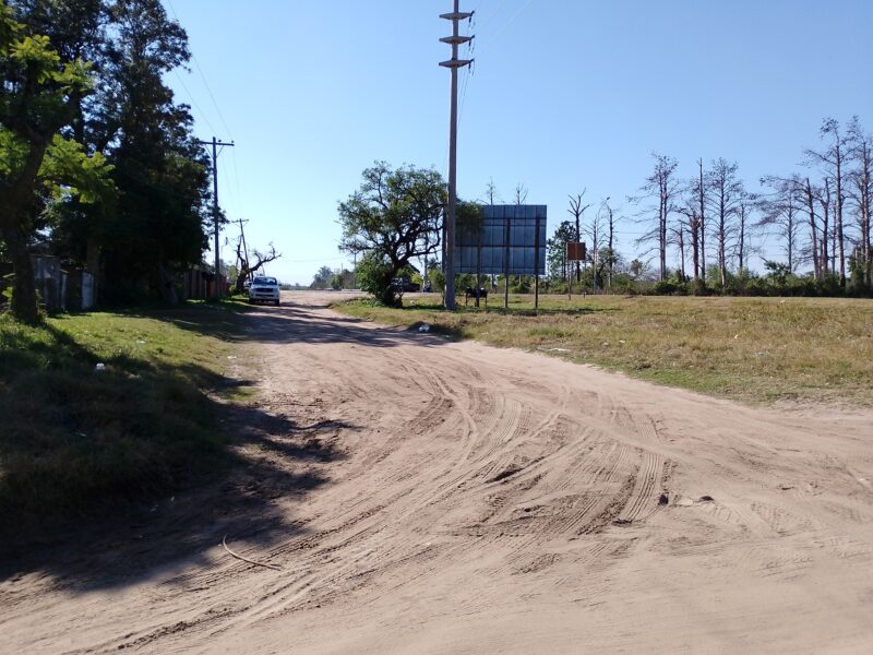 Vendo Casa con Terreno sobre Ruta Nac. N°12