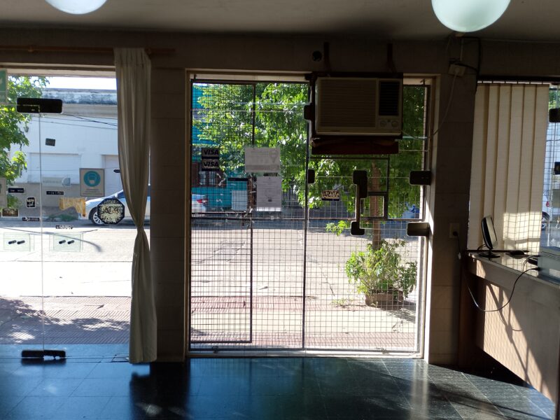 ALQUILO LOCAL COMERCIAL | ESQUINA CORRIENTES