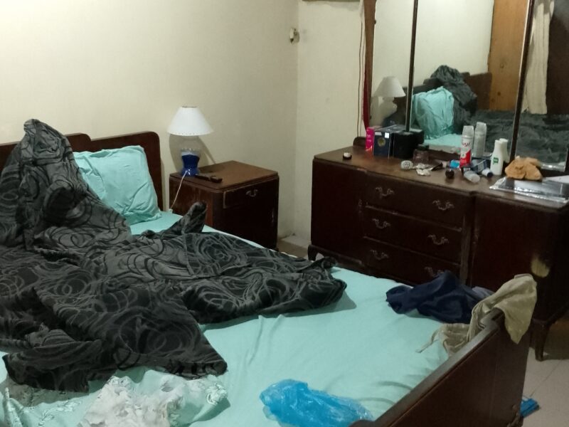 VENDO Casa con 5 Dptos. y Local Comercial