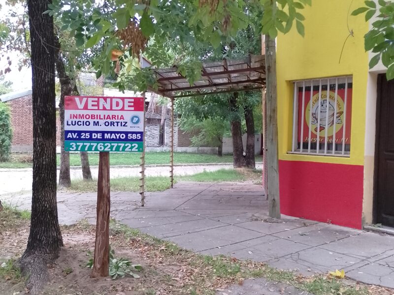 VENDO Casa con 5 Dptos. y Local Comercial